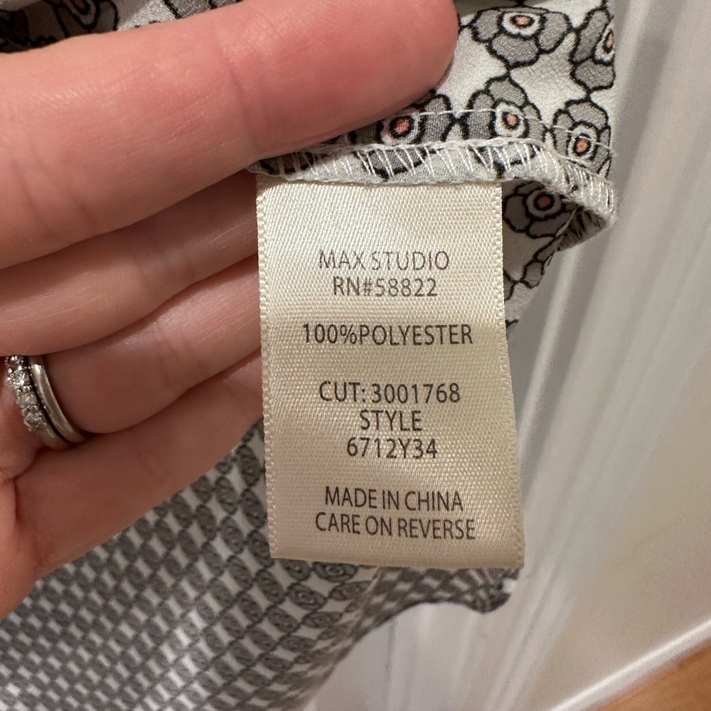 Geometric Patterned Blouse max studio small - Picture 7 of 8